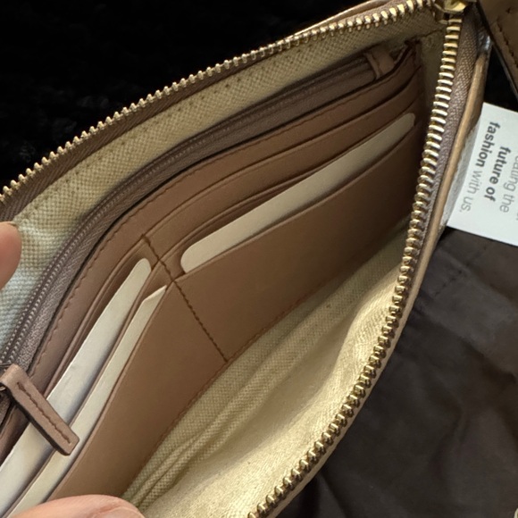 Authentic Gucci Taupe Patent Leather Wristlet Clutch - Picture 5 of 8